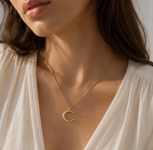 Vyelle | Moon Necklace