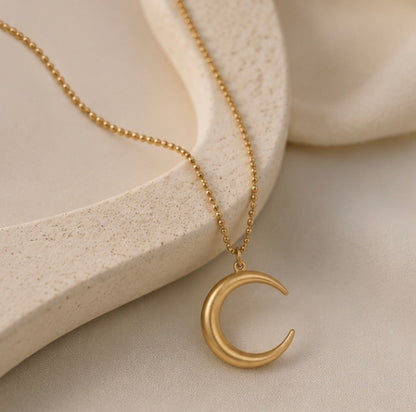 Vyelle | Moon Necklace