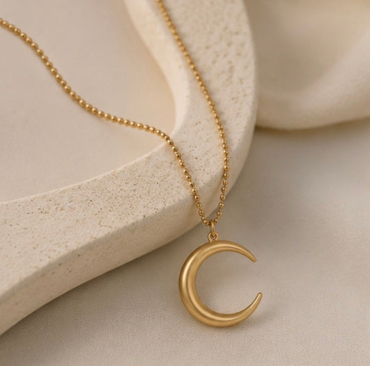 Vyelle | Moon Necklace
