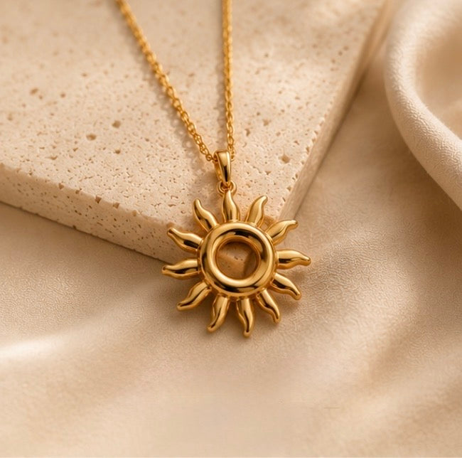 Vyelle | Sun Necklace