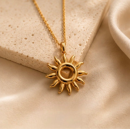 Vyelle | Sun Necklace
